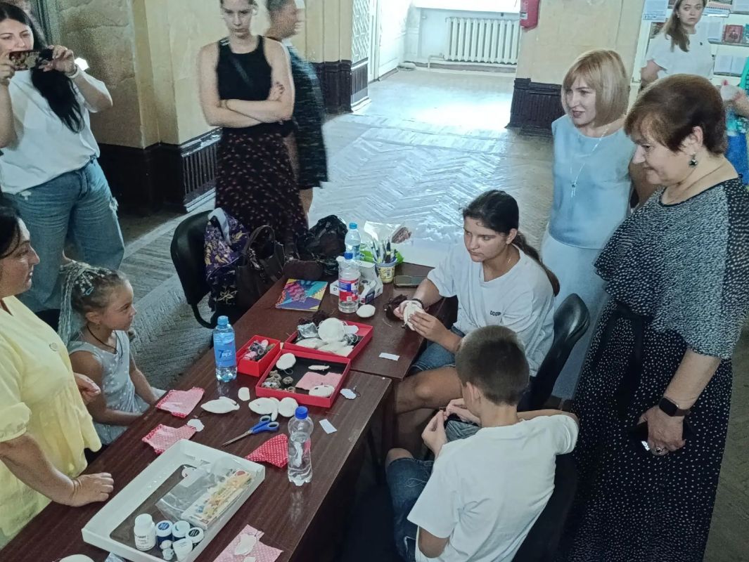 7 августа в рамках культурно-просветительской акции «Дни Ханжонкова на Родине» для всех желающих работали творческие площадки, где каждый смог раскрыть свои таланты и окунуться в волшебный мир кино 7 августа в рамках культурно-просветительской акции «Дни Ханжонкова на Родине» для всех желающих работали творческие площадки, где каждый смог раскрыть свои таланты и окунуться в волшебный мир кино