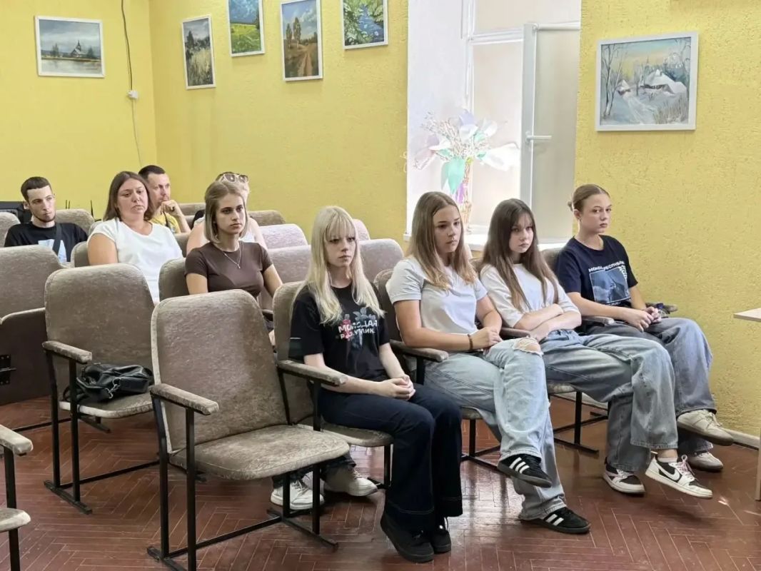 Встреча с молодежью в рамках проекта «ГосСтарт.Диалог»! Встреча с молодежью в рамках проекта «ГосСтарт.Диалог»!
