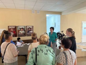 ВСТРЕЧИ С ЖИТЕЛЯМИ. 11 августа 2026 года депутаты Ясиноватского муниципального совета Донецкой Народной Республики от фракции «Единая Россия» Анна Бондарь и Ирина Евсюкова провели встречу с жителями