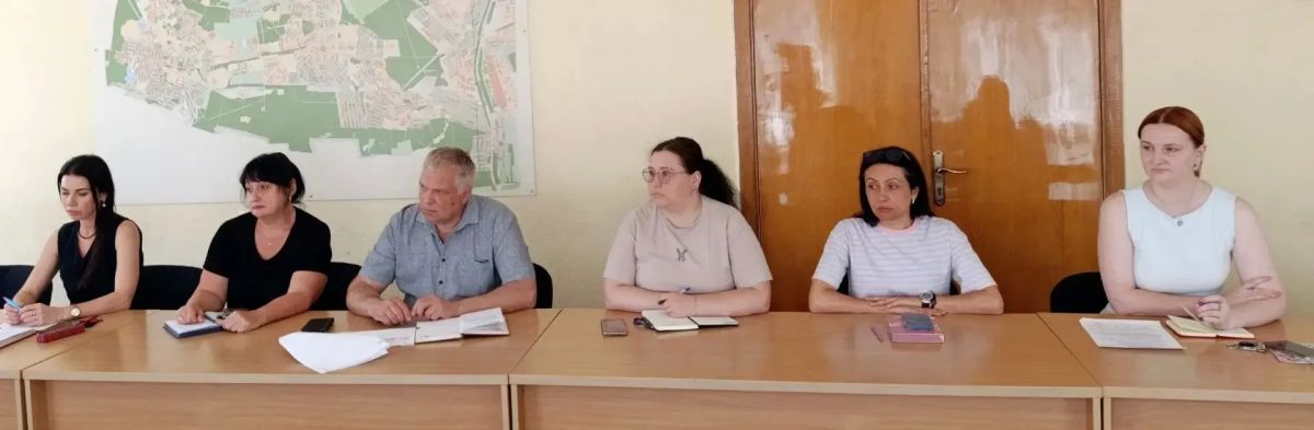 Наталья Бегуненко: Сегодня, 12 августа, руководитель Управы Петровского внутригородского района Администрации г.о. Донецк Бегуненко Наталья Ивановна провела еженедельное аппаратное совещание Наталья Бегуненко: Сегодня, 12 августа, руководитель Управы Петровского внутригородского района Администрации г.о. Донецк Бегуненко Наталья Ивановна провела еженедельное аппаратное совещание