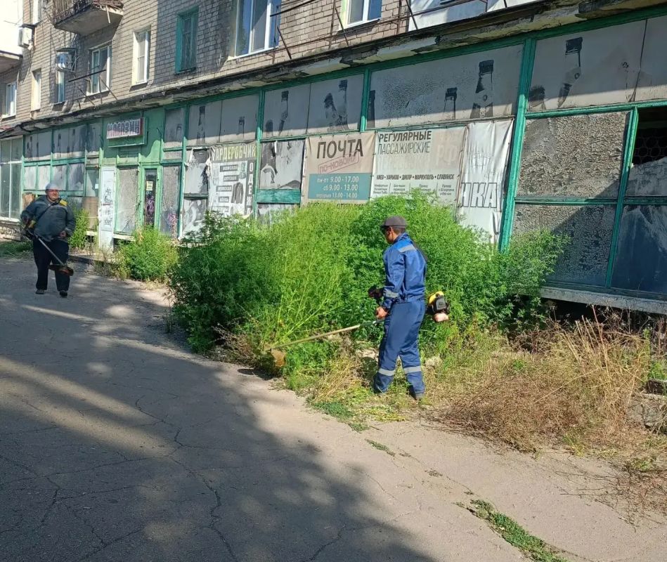 Сегодня, 12 августа, с целью приведения территории в надлежащее санитарное состояние в Кировском внутригородском районе города Макеевки силами Макеевского филиала НКО «ЕДИНЫЙ РЕГИОНАЛЬНЫЙ ФОНД ПО УПРАВЛЕНИЮ МНОГОКВАРТИРНЫМИ... Сегодня, 12 августа, с целью приведения территории в надлежащее санитарное состояние в Кировском внутригородском районе города Макеевки силами Макеевского филиала НКО «ЕДИНЫЙ РЕГИОНАЛЬНЫЙ ФОНД ПО УПРАВЛЕНИЮ МНОГОКВАРТИРНЫМИ...