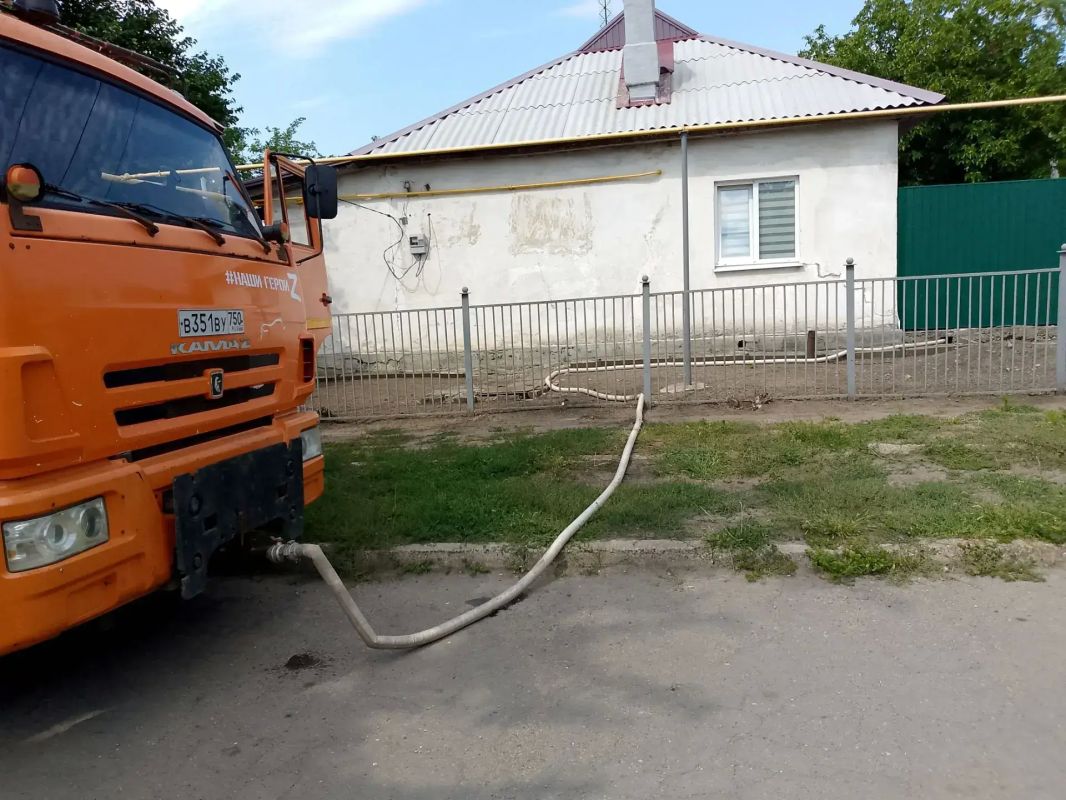 Сегодня, 12 августа, в Кировском внутригородском районе при поддержке региона-шефа Московская область согласно поступившим заявкам произведен подвоз воды для жителей в жилом массиве «Путь Ильича» по ул. Матросова, ул.... Сегодня, 12 августа, в Кировском внутригородском районе при поддержке региона-шефа Московская область согласно поступившим заявкам произведен подвоз воды для жителей в жилом массиве «Путь Ильича» по ул. Матросова, ул....
