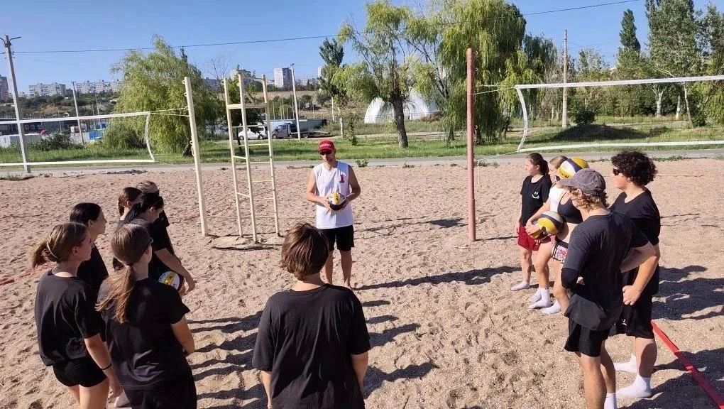 В Орджоникидзевском районе прошел открытый мастер-класс по пляжному волейболу
