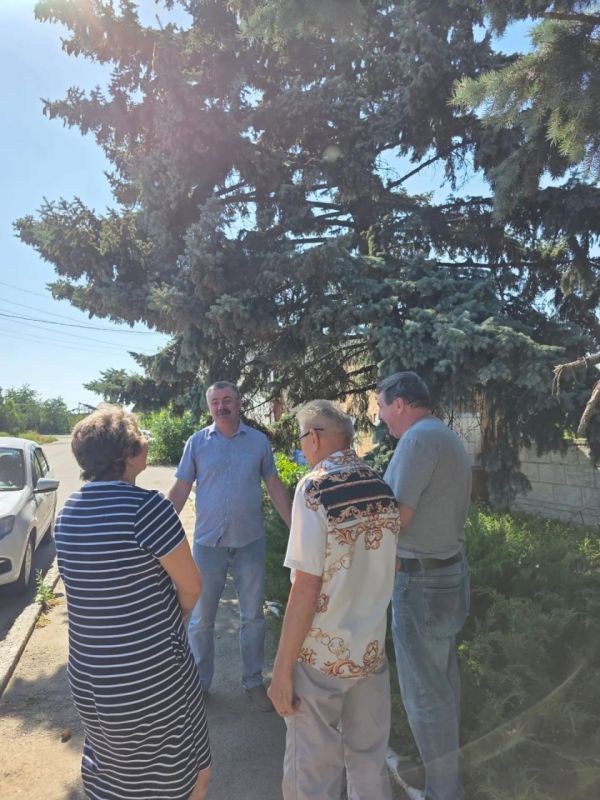 Провел встречу с населением