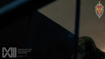 Вспышка в окне. Дым над заводом