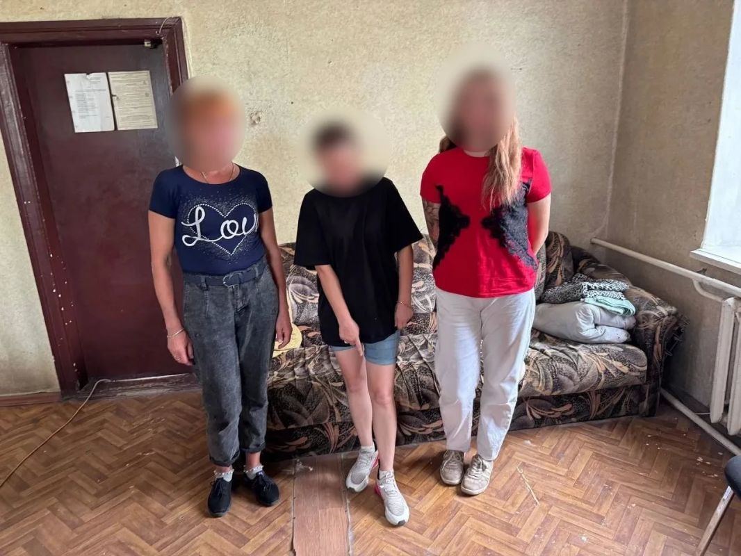 В Донецке полицейские изъяли мефедрон из кроссовка местной жительницы В Донецке полицейские изъяли мефедрон из кроссовка местной жительницы