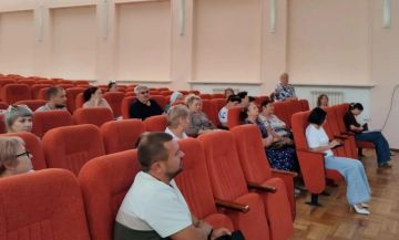 Сегодня состоялась рабочая встреча с координатором регионального партийного проекта «Управдом» в Донецкой Народной Республике Дмитрием Ковалевым и активом старших по домам Амвросиевского округа