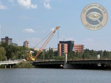На мосту на пр. Ильича укладывают бетон