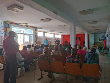Провел встречу с жителями с. Республика