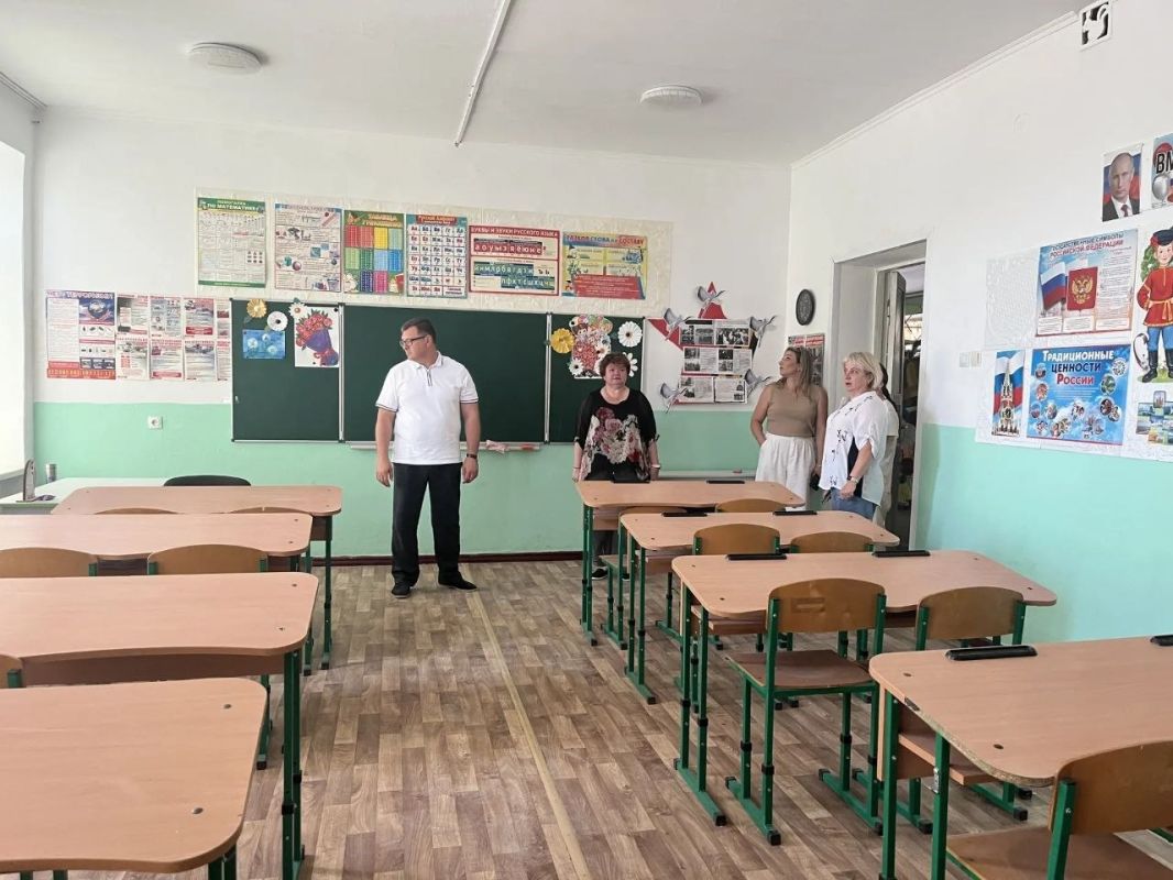 Василий Овчаров: На недавнем оперативном совещании Глава ДНР Денис Пушилин подчеркнул, что подготовка региона к началу нового учебного года идет в штатном режиме — без сбоев и отставаний от графика Василий Овчаров: На недавнем оперативном совещании Глава ДНР Денис Пушилин подчеркнул, что подготовка региона к началу нового учебного года идет в штатном режиме — без сбоев и отставаний от графика