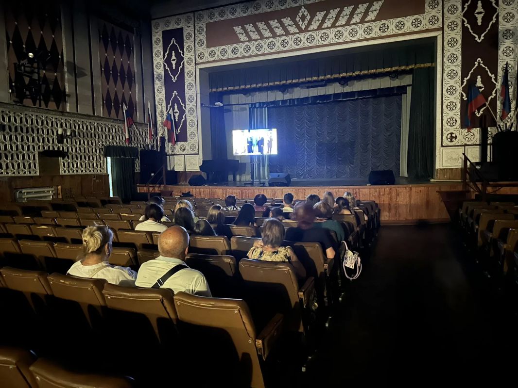 В Докучаевске прошел тематический кинопоказ в рамках недели борьбы с экстремизмом и терроризмом В Докучаевске прошел тематический кинопоказ в рамках недели борьбы с экстремизмом и терроризмом