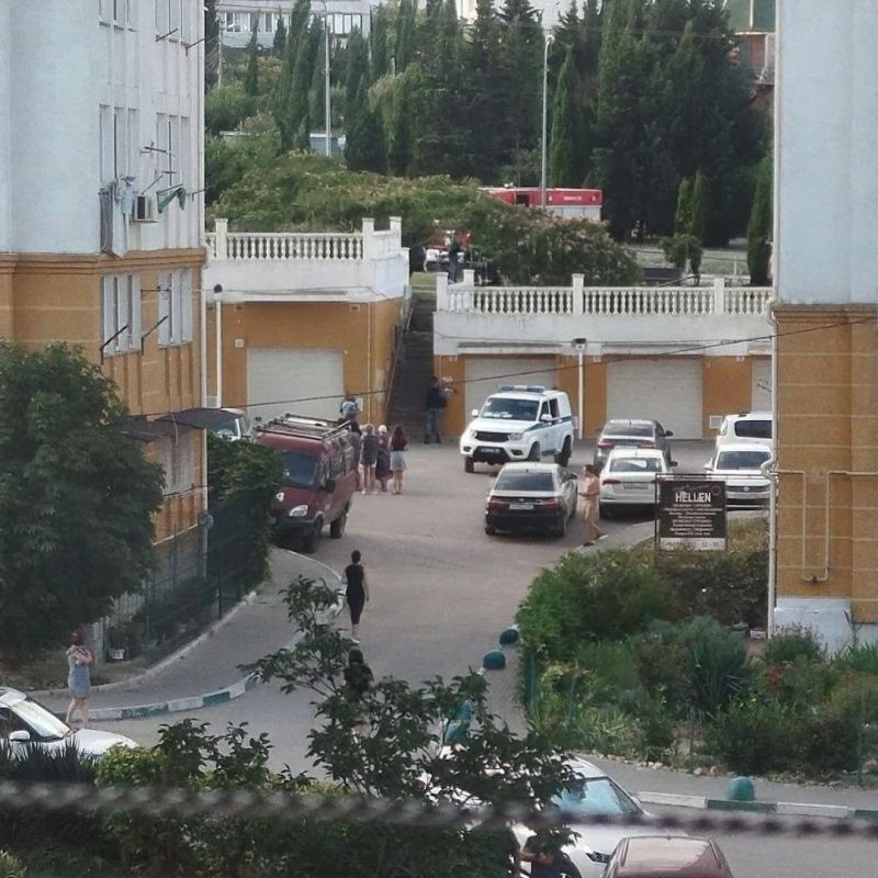 Теракт в Севастополе. Женщина подорвала СВУ, погиб мужчина Теракт в Севастополе. Женщина подорвала СВУ, погиб мужчина