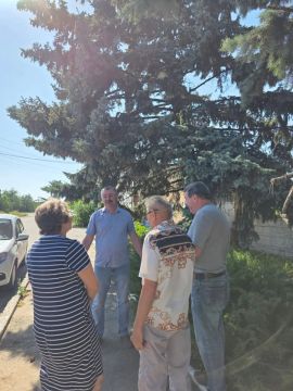 Провел встречу с населением