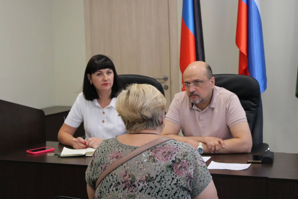 Заместитель главы администрации городского округа Горловка Карен Григорян провел прием граждан Заместитель главы администрации городского округа Горловка Карен Григорян провел прием граждан