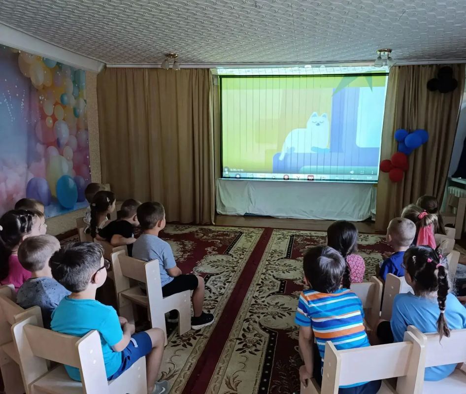 Наталья Бегуненко: В рамках федерального партийного проекта «Зеленая экономика» в «Детском саду № 175» состоялся показ познавательных мультфильмов из цикла «Помощники Земли», посвященных важнейшим вопросам экологии и... Наталья Бегуненко: В рамках федерального партийного проекта «Зеленая экономика» в «Детском саду № 175» состоялся показ познавательных мультфильмов из цикла «Помощники Земли», посвященных важнейшим вопросам экологии и...
