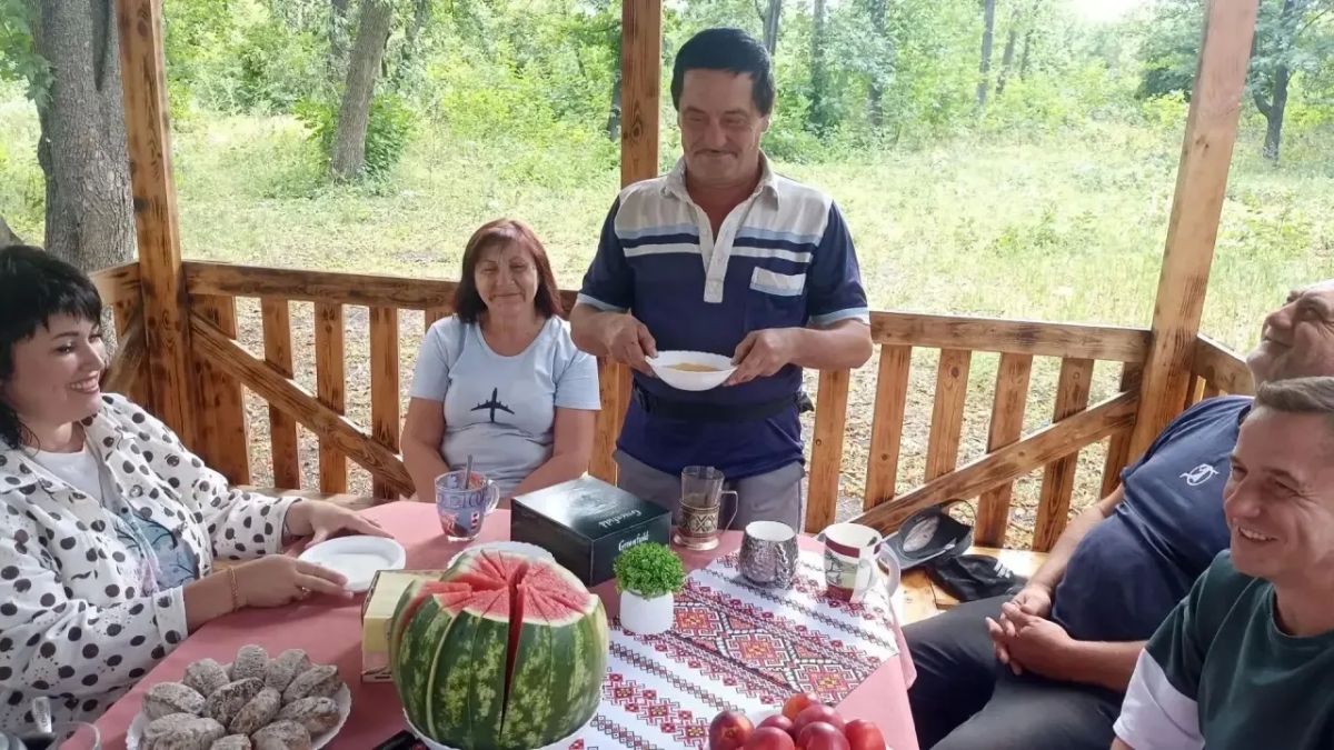 Сегодня в теплой и дружеской обстановке коллектива парка им. А.П. Чехова было проведено тематическое мероприятие "Три спаса - три запаса" на котором все вместе определили какие традиции с ним связяны, а так же историю... Сегодня в теплой и дружеской обстановке коллектива парка им. А.П. Чехова было проведено тематическое мероприятие "Три спаса - три запаса" на котором все вместе определили какие традиции с ним связяны, а так же историю...