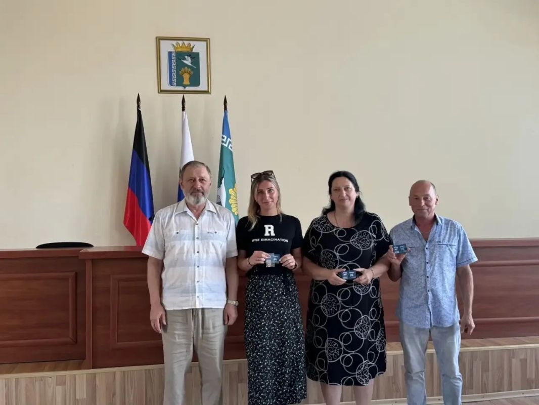 В Мангуше вручили партийные билеты