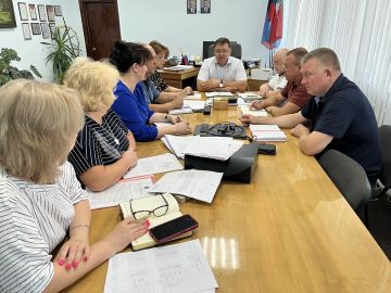Василий Овчаров: Сегодня, 14 августа 2026 года,провел оперативное совещание по рабочим вопросам с участием заместителей Главы и руководителей структурных подразделений Администрации округа