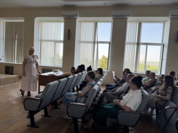 Управляющий делами администрации Наталья Паршина провела встречу с жителями, на которой подробно рассказала о территориальном общественном самоуправлении (ТОС)