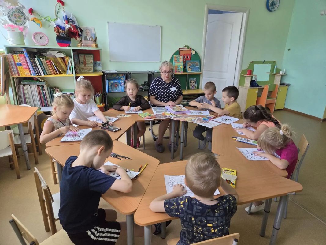 Очередное увлекательное путешествие в мир традиций и творчества совершили сегодня дошколята детского сада № 4 «Светлячок» Очередное увлекательное путешествие в мир традиций и творчества совершили сегодня дошколята детского сада № 4 «Светлячок»
