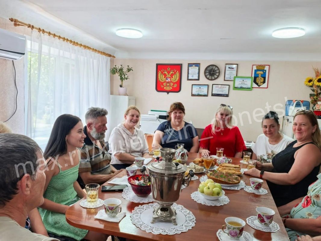 Сегодня во Дворце культуры «Горняк» прошло яркое образовательно развлекательное мероприятие «Спас Медовый отмечаем, мёд в тарелку наливаем»