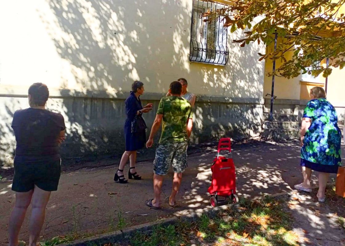 Иван Адамец: Заместитель руководителя Управы Куйбышевского района Елена Строганова провела встречу с жителями многоквартирного дома № 1а по улице Семёнова-Тянь-Шаньского Иван Адамец: Заместитель руководителя Управы Куйбышевского района Елена Строганова провела встречу с жителями многоквартирного дома № 1а по улице Семёнова-Тянь-Шаньского