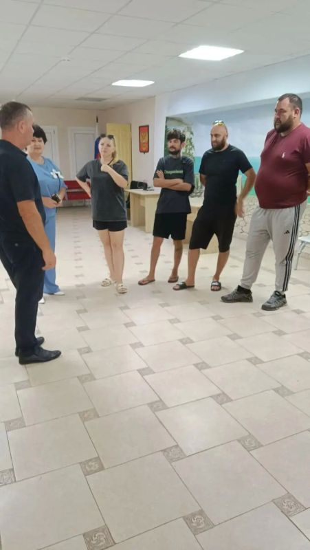 Встреча с жителями Урзуфа. На днях состоялась рабочая встреча с населением заведующего территориальным сектором Николая Аджавенко Встреча с жителями Урзуфа. На днях состоялась рабочая встреча с населением заведующего территориальным сектором Николая Аджавенко
