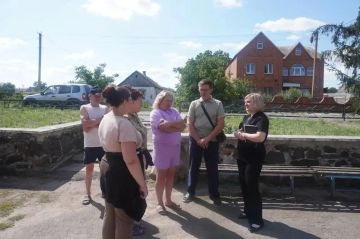 Заместитель главы Администрации Володарского муниципального округа Полтарак В.В провела встречу с жителями с. Шевченко