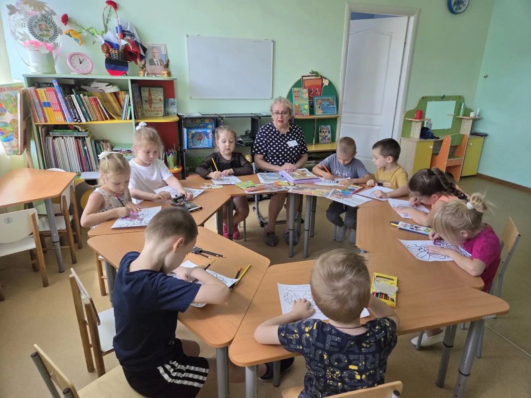 Очередное увлекательное путешествие в мир традиций и творчества совершили сегодня дошколята детского сада № 4 «Светлячок» Очередное увлекательное путешествие в мир традиций и творчества совершили сегодня дошколята детского сада № 4 «Светлячок»