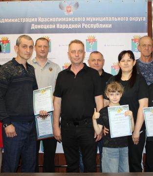 В администрации округа состоялись любительские соревнования по армрестлингу среди сотрудников Администрации Краснолиманского муниципального округа