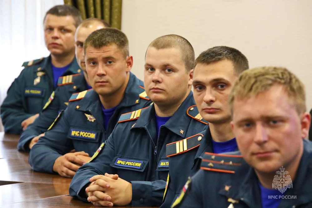 «Служу России!»: Алексей Кострубицкий наградил сотрудников МЧС России в ДНР «Служу России!»: Алексей Кострубицкий наградил сотрудников МЧС России в ДНР