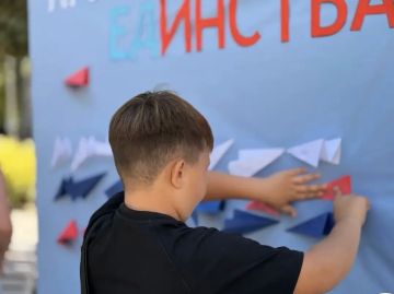 На площадке перед городским Дворцом культуры прошло мероприятие в рамках Региональной патриотической акции «Крылья Единства», посвященное Дню авиации