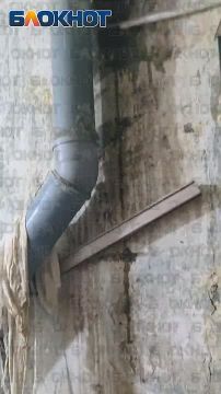 Три года течет крыша в доме на Буденновке в Донецке, фонд МКД предлагает подождать еще