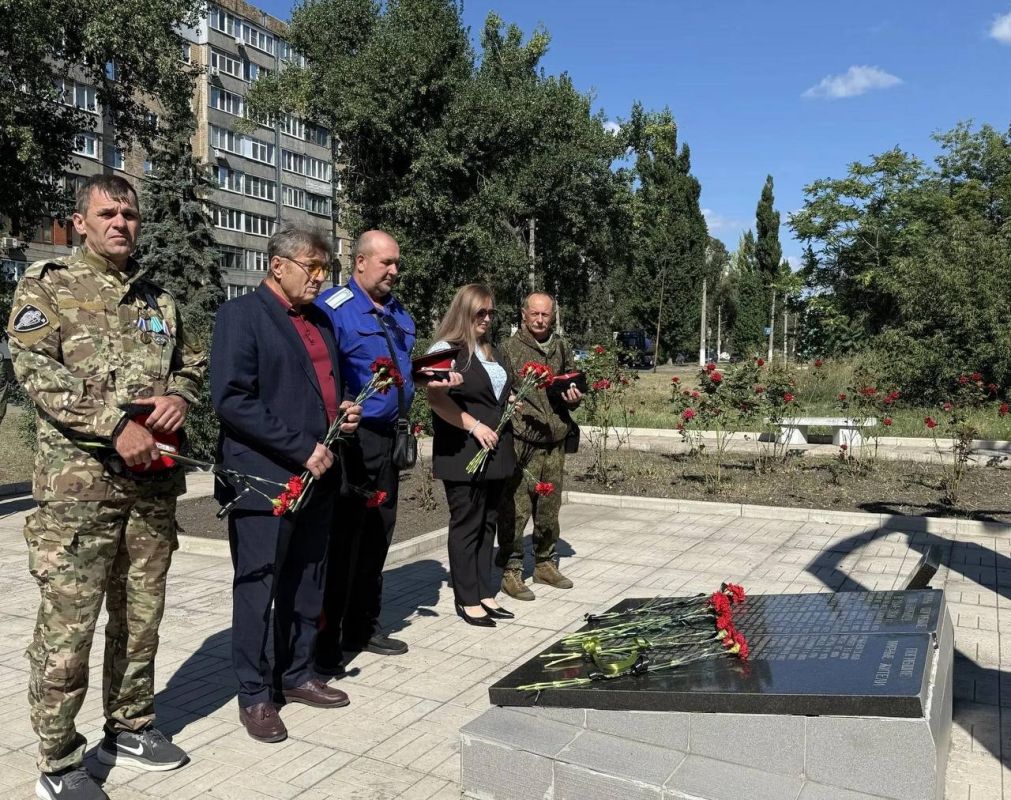 14 августа в преддверии трагической даты, при поддержке «Совета женщин города Макеевки» Регионального отделения «Союз женщин России» Донецкой Народной Республики в Советском внутригородском районе городского округа Макеевка... 14 августа в преддверии трагической даты, при поддержке «Совета женщин города Макеевки» Регионального отделения «Союз женщин России» Донецкой Народной Республики в Советском внутригородском районе городского округа Макеевка...