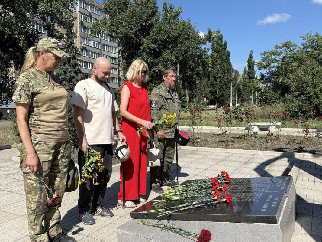 14 августа в преддверии трагической даты, при поддержке «Совета женщин города Макеевки» Регионального отделения «Союз женщин России» Донецкой Народной Республики в Советском внутригородском районе городского округа Макеевка... 14 августа в преддверии трагической даты, при поддержке «Совета женщин города Макеевки» Регионального отделения «Союз женщин России» Донецкой Народной Республики в Советском внутригородском районе городского округа Макеевка...