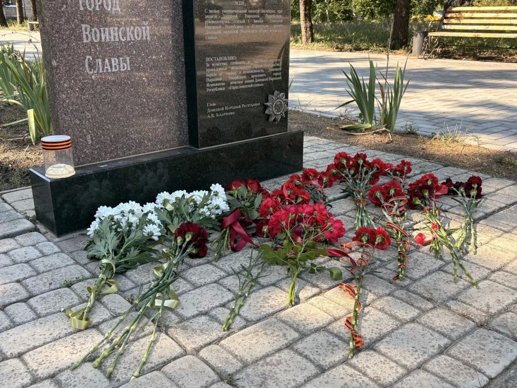 Николай Руппель: Активисты молодежных общественных организаций вместе со старшим поколением: специалистами отдела спорта и туризма и сектора молодежной политики администрации округа в День освобождения нашего города от... Николай Руппель: Активисты молодежных общественных организаций вместе со старшим поколением: специалистами отдела спорта и туризма и сектора молодежной политики администрации округа в День освобождения нашего города от...