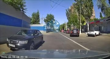 Ещё один водятел попал на камеру возле "Аквилона"