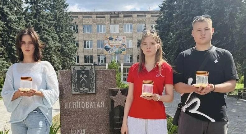Николай Руппель: Активисты молодежных общественных организаций вместе со старшим поколением: специалистами отдела спорта и туризма и сектора молодежной политики администрации округа в День освобождения нашего города от... Николай Руппель: Активисты молодежных общественных организаций вместе со старшим поколением: специалистами отдела спорта и туризма и сектора молодежной политики администрации округа в День освобождения нашего города от...