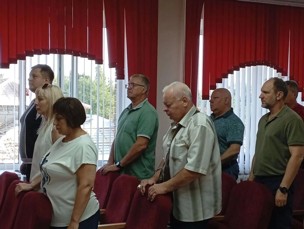 Николай Руппель: Очередное аппаратное совещание начали с воспоминания о событиях 12-летней давности, когда Ясиноватая была освобождена от укронацистских формирований Николай Руппель: Очередное аппаратное совещание начали с воспоминания о событиях 12-летней давности, когда Ясиноватая была освобождена от укронацистских формирований