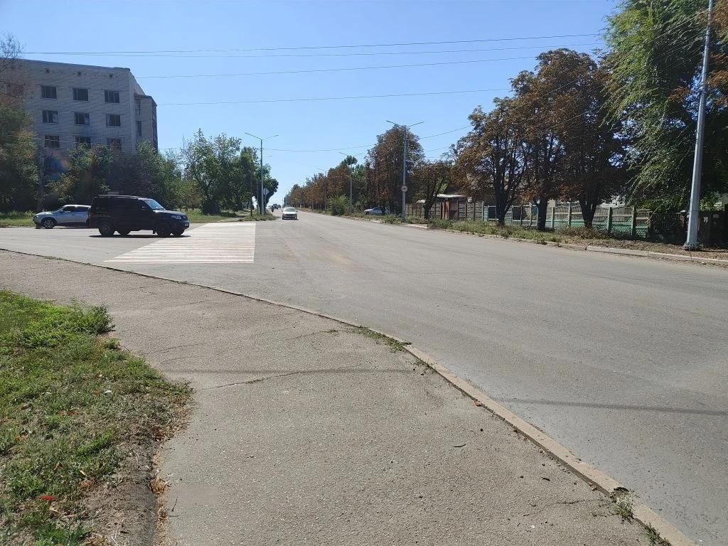 В Снежном продолжаются работы по уборке дорог В Снежном продолжаются работы по уборке дорог