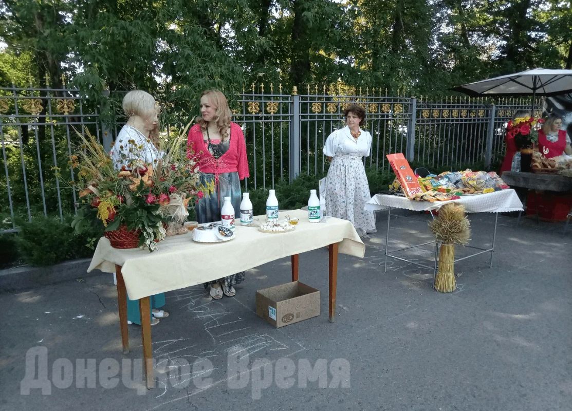Ярмарка, дегустации, мастер-классы: в Донецке отметили вековой юбилей заповедника «Хомутовская степь» Ярмарка, дегустации, мастер-классы: в Донецке отметили вековой юбилей заповедника «Хомутовская степь»
