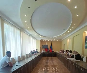 Евгений Поплавский: В минувшую пятницу состоялось внеочередное 81-е заседание Харцызского городского совета. Депутаты рассмотрели ключевой для жизнедеятельности округа вопрос — внесение изменений в решение о бюджете...