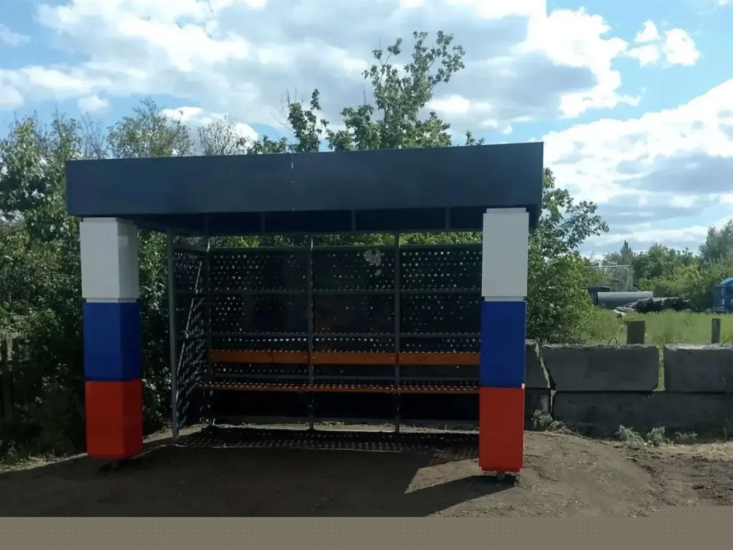 #СОДЕРЖАНИЕ_СВОД за сутки. Продолжаем обновлять объекты дорожной инфраструктуры – установили новые автопавильоны на автодороге /Донецк - Макеевка - Торез - до границы Луганской Народной Республики/ - Золотарёвка -... #СОДЕРЖАНИЕ_СВОД за сутки. Продолжаем обновлять объекты дорожной инфраструктуры – установили новые автопавильоны на автодороге /Донецк - Макеевка - Торез - до границы Луганской Народной Республики/ - Золотарёвка -...