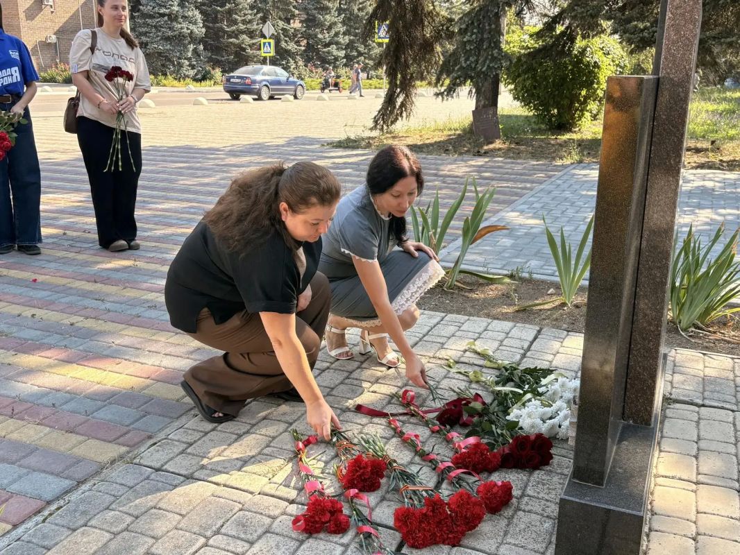 Николай Руппель: Активисты молодежных общественных организаций вместе со старшим поколением: специалистами отдела спорта и туризма и сектора молодежной политики администрации округа в День освобождения нашего города от...