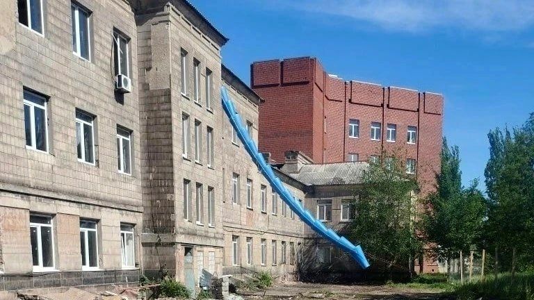 В Ясиноватской ЦРБ полным ходом идет капитальный ремонт поликлиники № 2