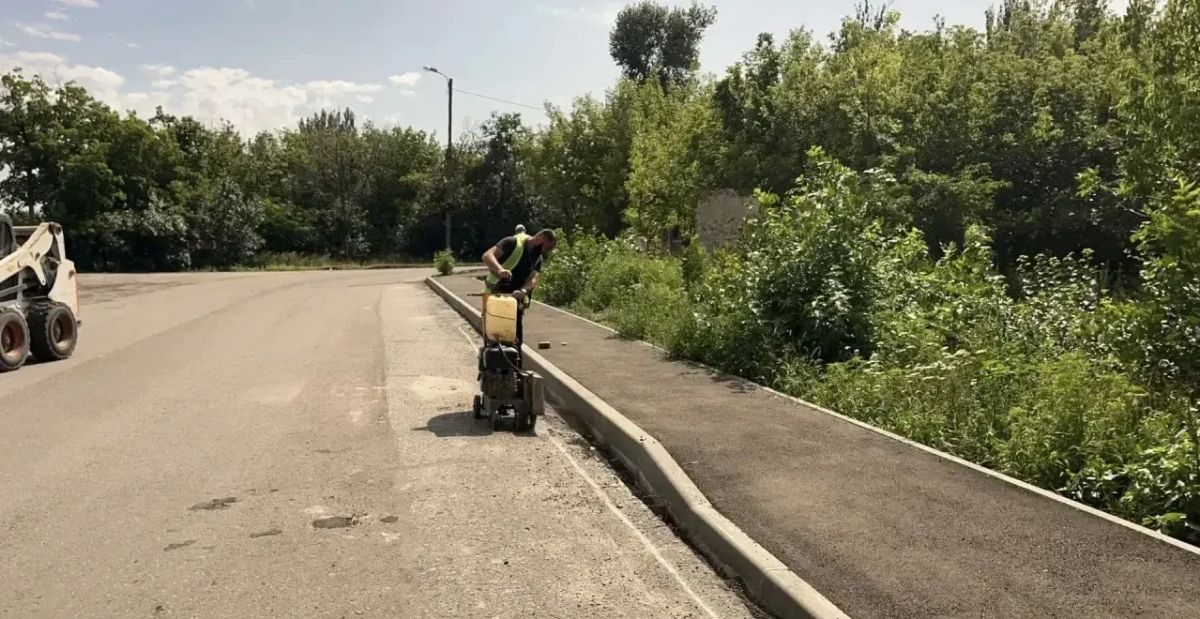 Хабаровский край продолжает восстанавливать улицу Ленина в Дебальцево Хабаровский край продолжает восстанавливать улицу Ленина в Дебальцево