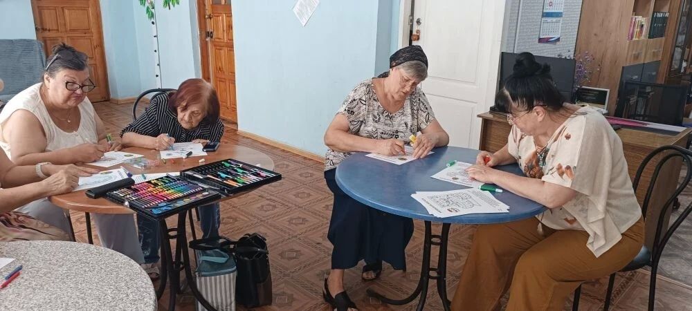 Чудеса народных промыслов: в Макеевке раскрывали секреты русской росписи Чудеса народных промыслов: в Макеевке раскрывали секреты русской росписи
