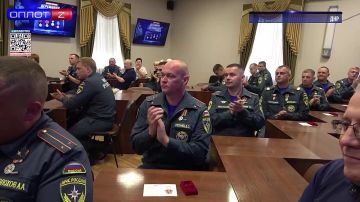 Они — гордость страны: спасателям ДНР вручили награды
