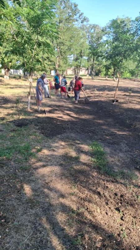 В Белой Каменке идёт благоустройство детской площадки В Белой Каменке идёт благоустройство детской площадки