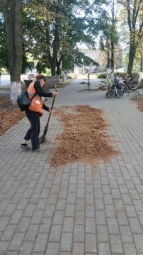 С заботой об округе. На минувшей рабочей неделе коллектив Ясиноватского жилищно-эксплуатационного комбината выполнил комплекс мероприятий по благоустройству Ясиноватой и Авдеевки